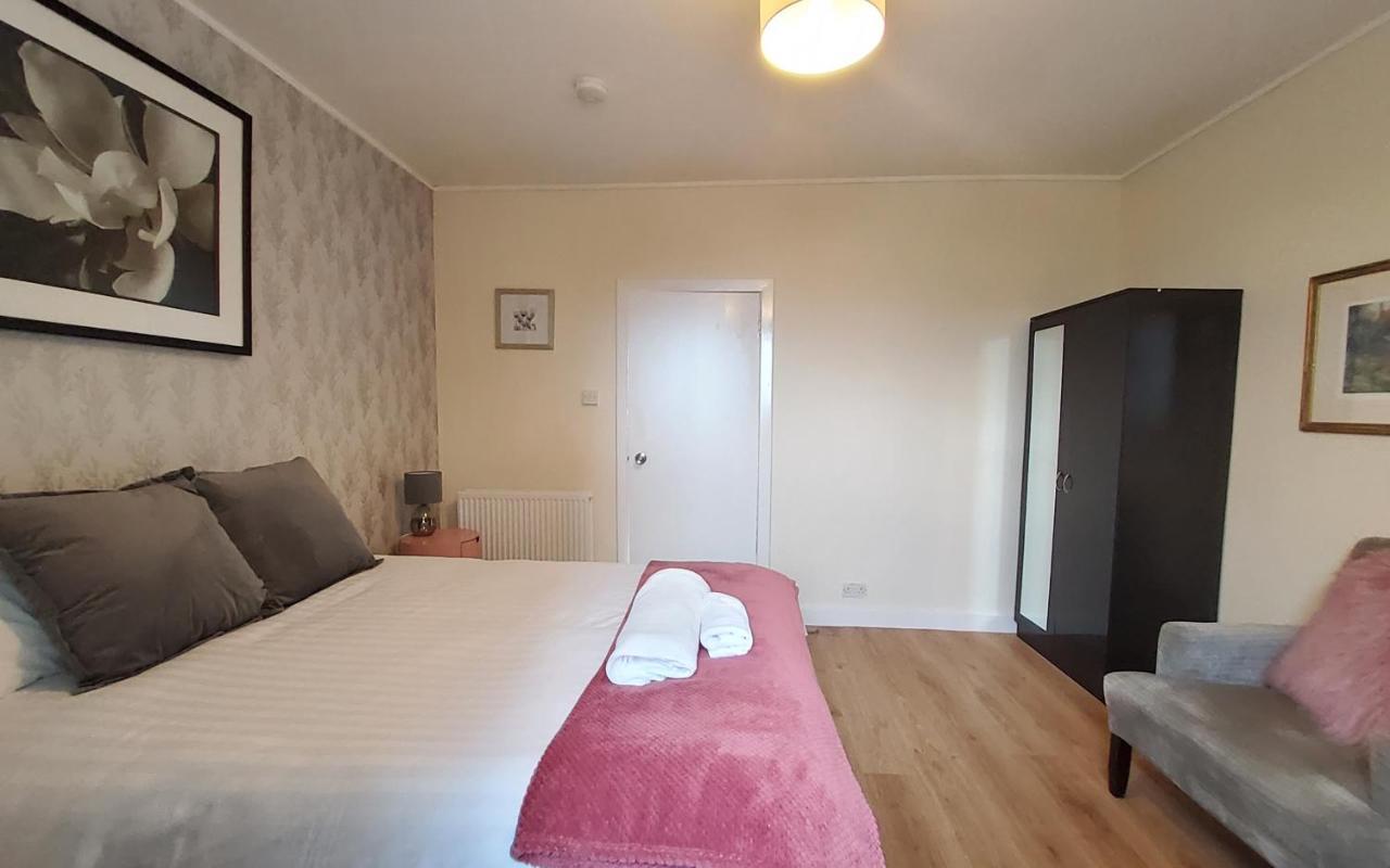 Sensational Stay: 4-bedroom Serviced On Bedford Avenue Apartment