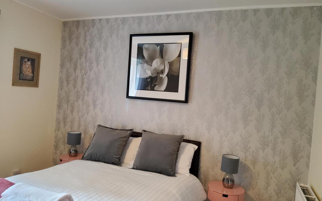 Sensational Stay: 4-bedroom Serviced On Bedford Avenue *