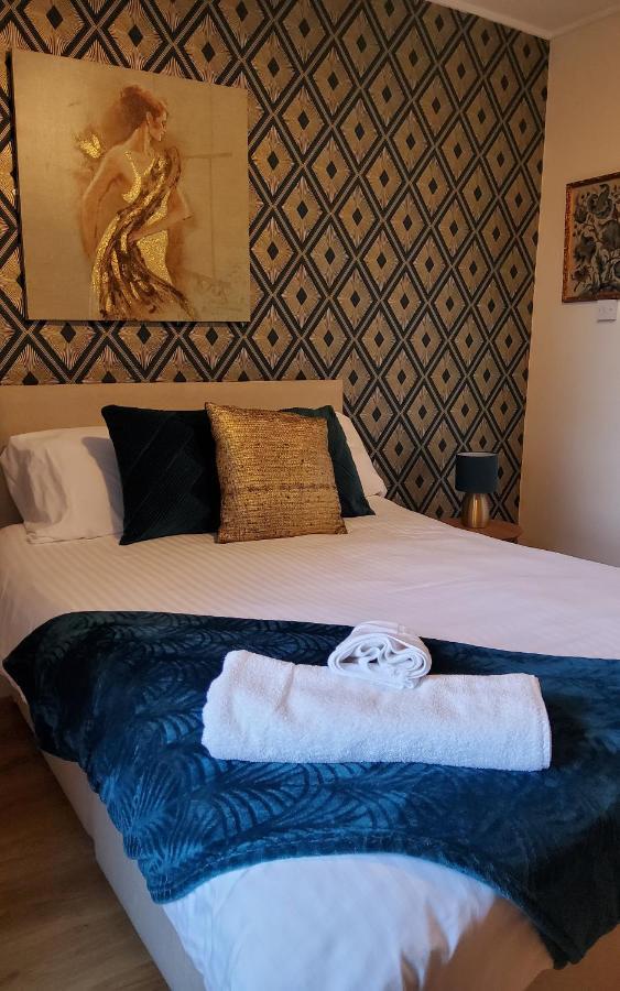 Sensational Stay: 4-bedroom Serviced On Bedford Avenue
